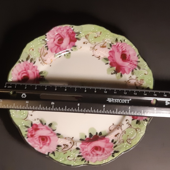 Vintage floral gold design plate| 8.5/10 - Picture 7 of 9